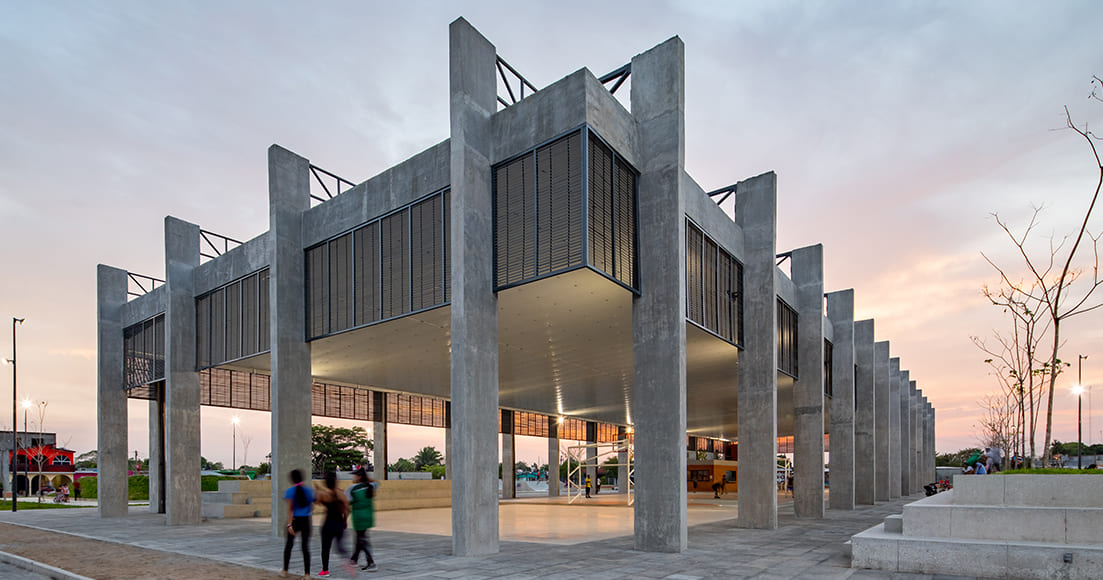 Deportivo  y Plaza Civica Canales II